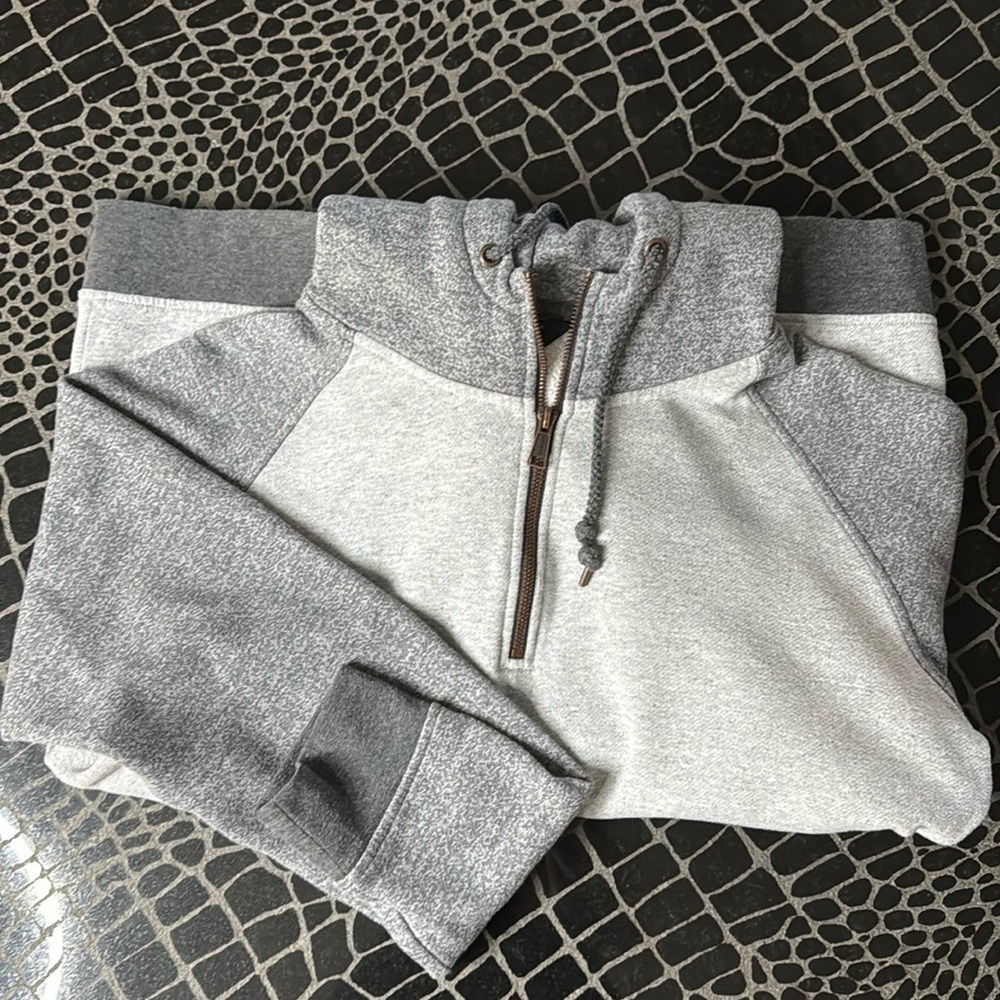 Buckle: Outpost makes sweatshirt